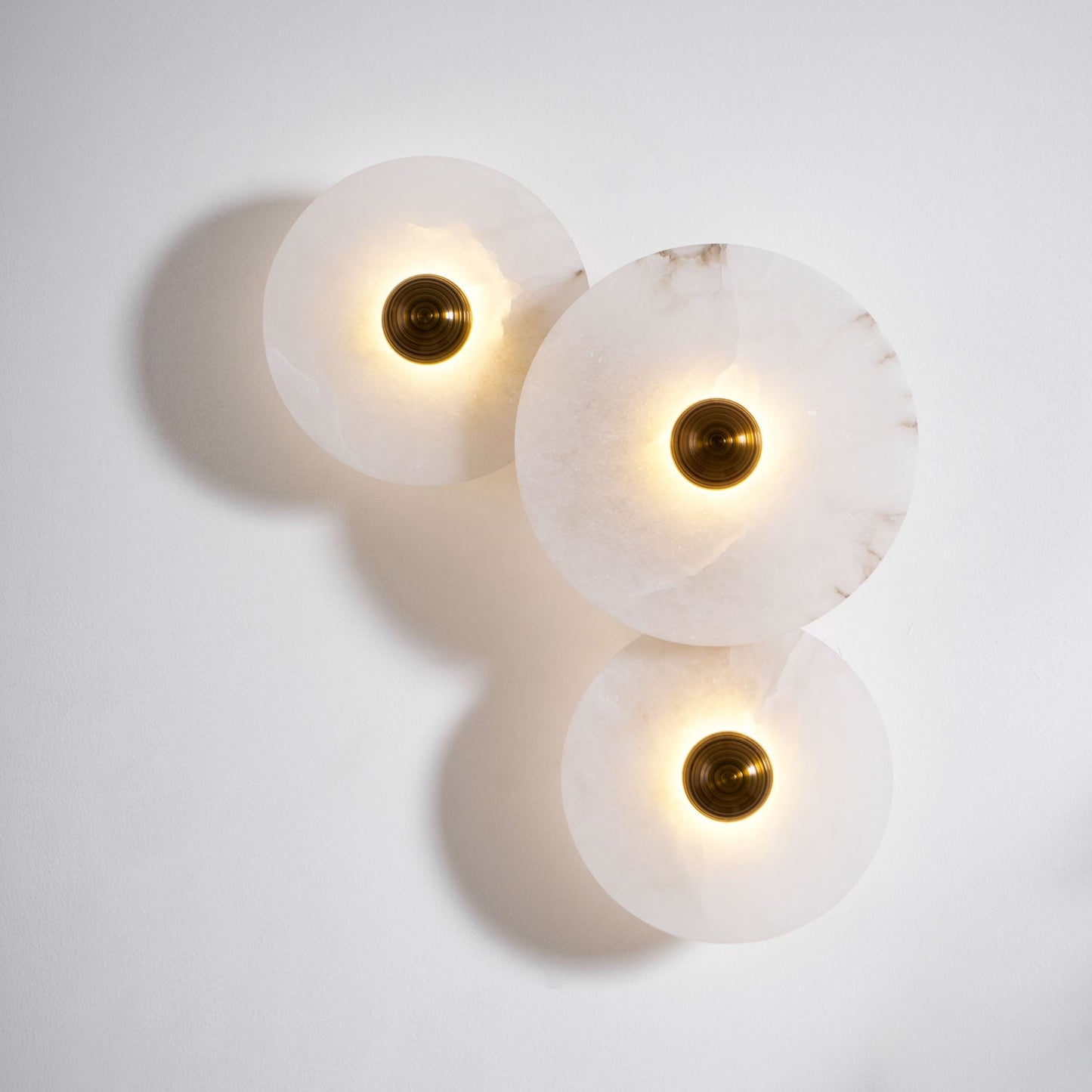 Nayra Alabaster Wall Lamp - Elegant Design with Adjustable Light Direc