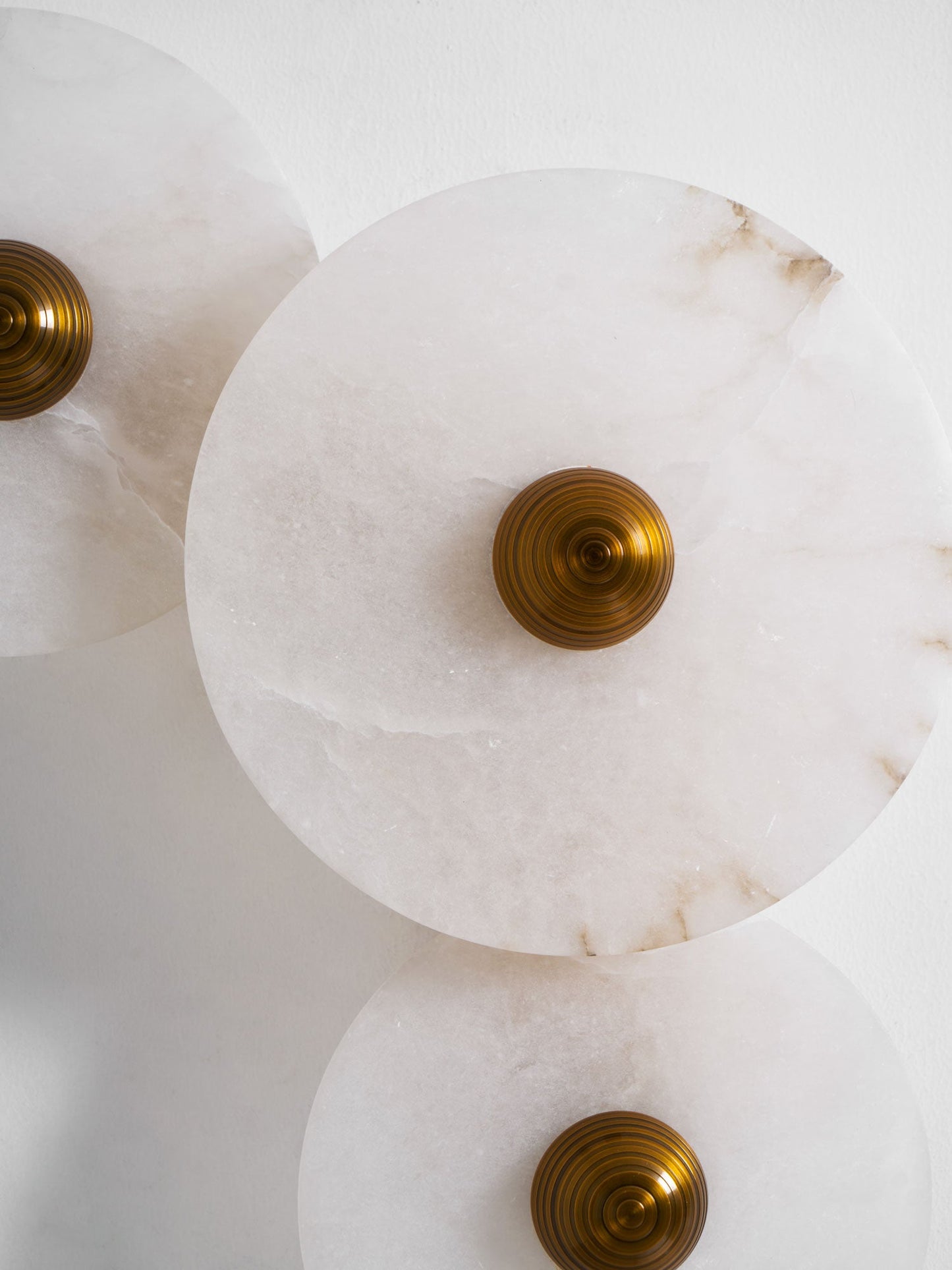 Nayra Alabaster Wall Lamp - Elegant Design with Adjustable Light Direc