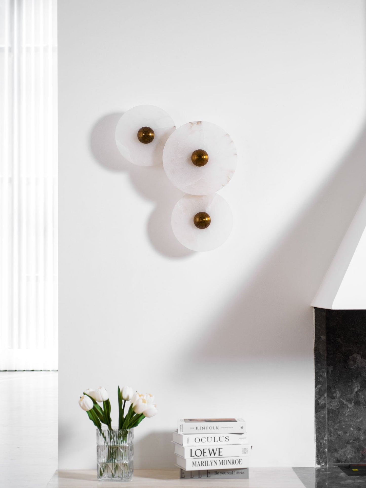 Nayra Alabaster Wall Lamp - Elegant Design with Adjustable Light Direc