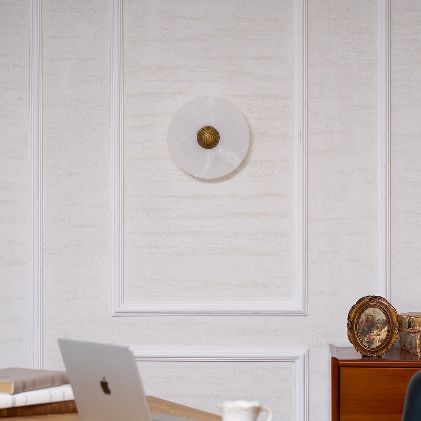Nayra Alabaster Wall Lamp - Elegant Design with Adjustable Light Direc