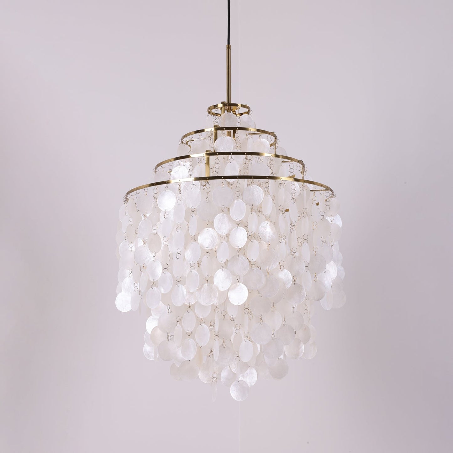 Elegant Round Shell Chandelier with Adjustable Height & Soft Lighting