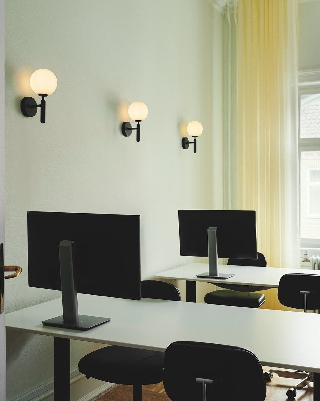 Scandiluxe Wall Light - Modern Design, Adjustable Brightness, Energy E