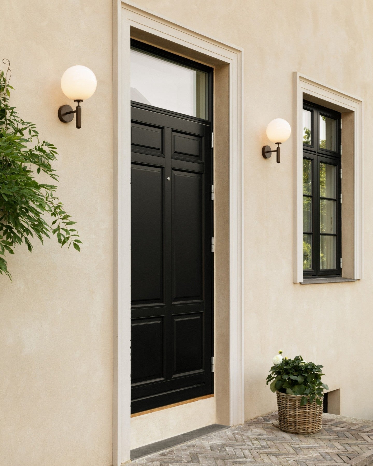 Scandiluxe Wall Light - Modern Design, Adjustable Brightness, Energy E