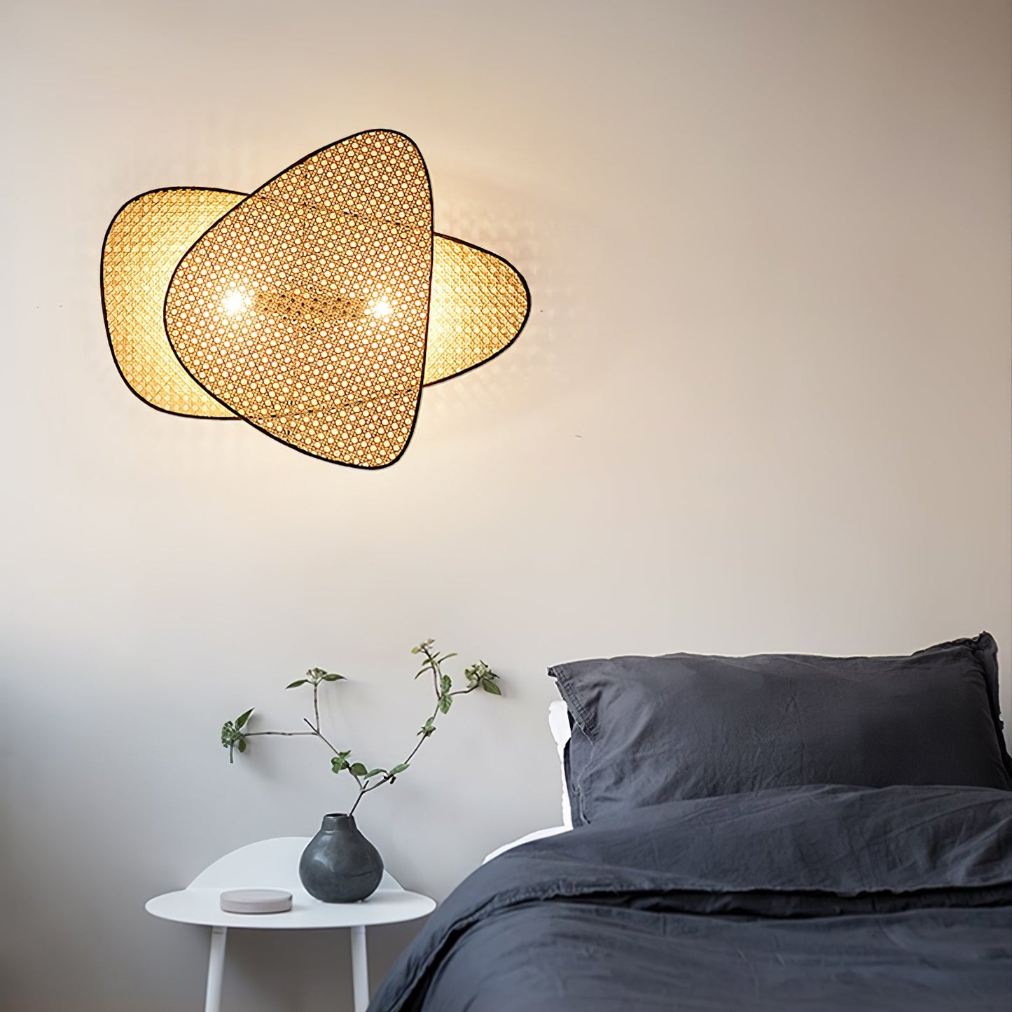 Screen Cannage Sconce - Elegant Wall Light with Adjustable Brightness