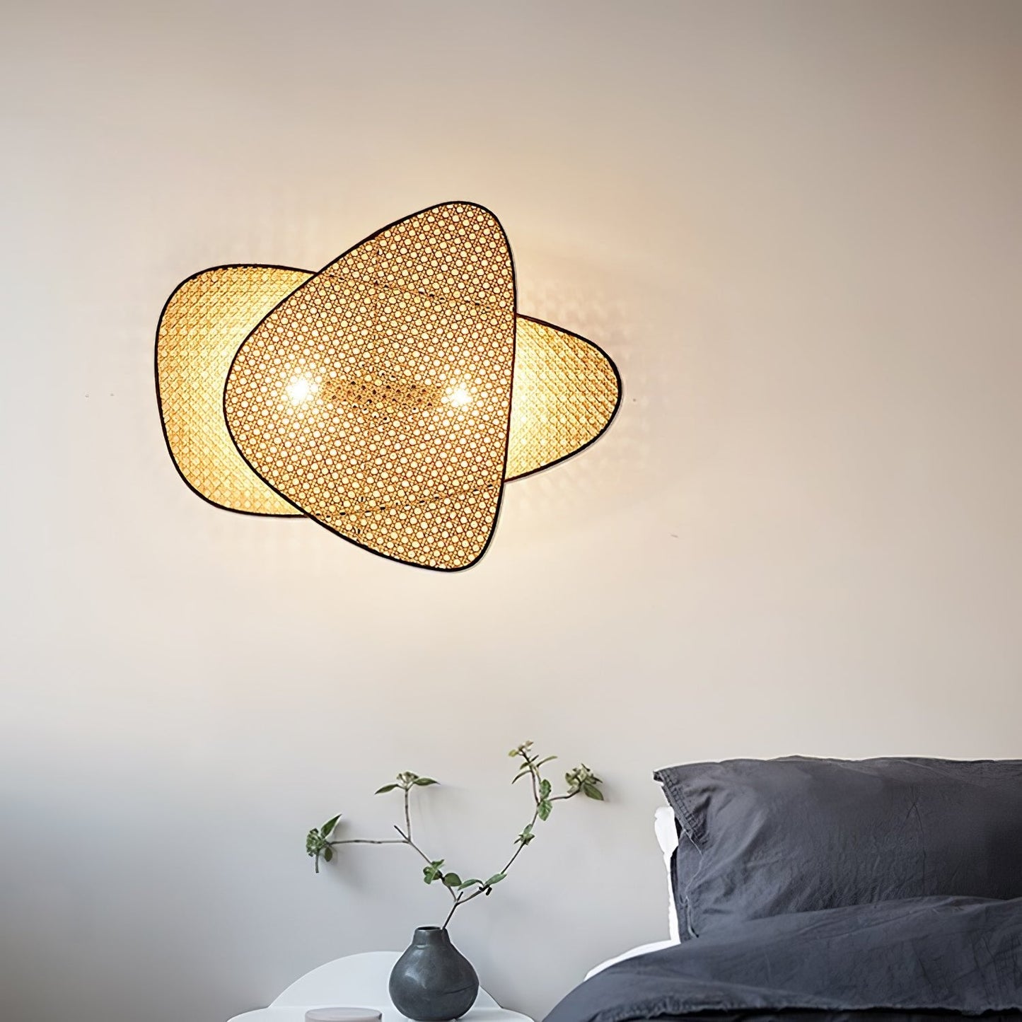 Screen Cannage Sconce - Elegant Wall Light with Adjustable Brightness