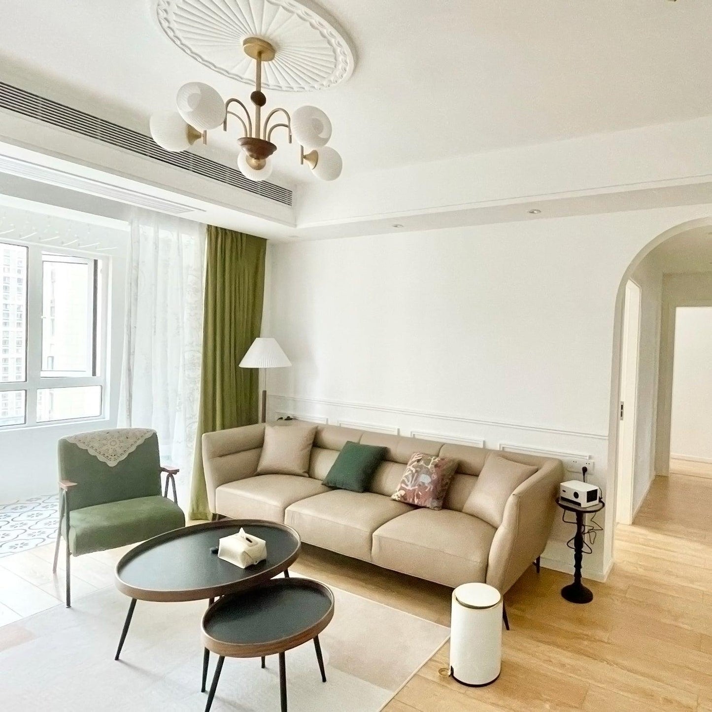 Modern Sculptural Ribbed Glass Chandelier with Adjustable Lighting