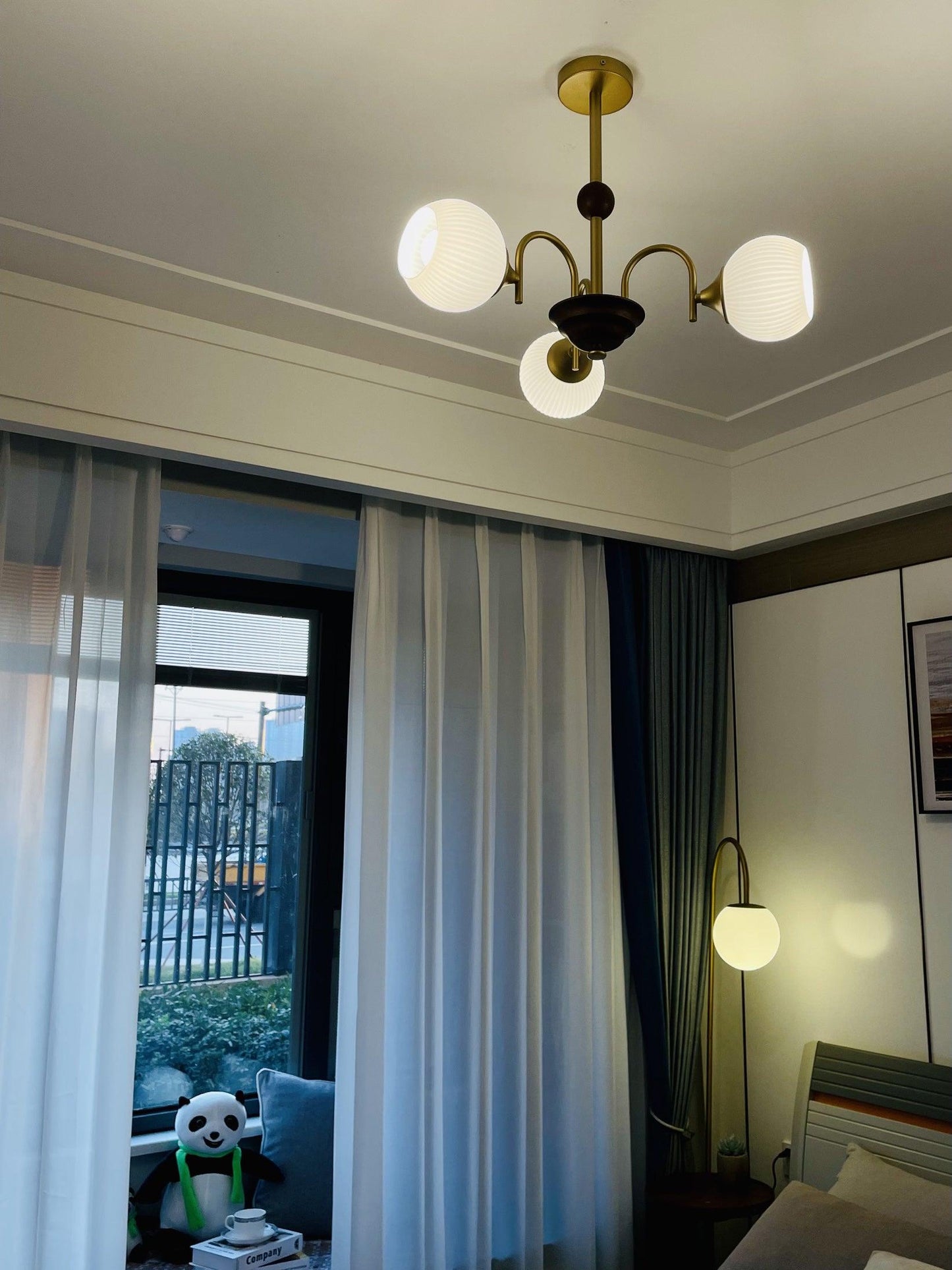 Modern Sculptural Ribbed Glass Chandelier with Adjustable Lighting