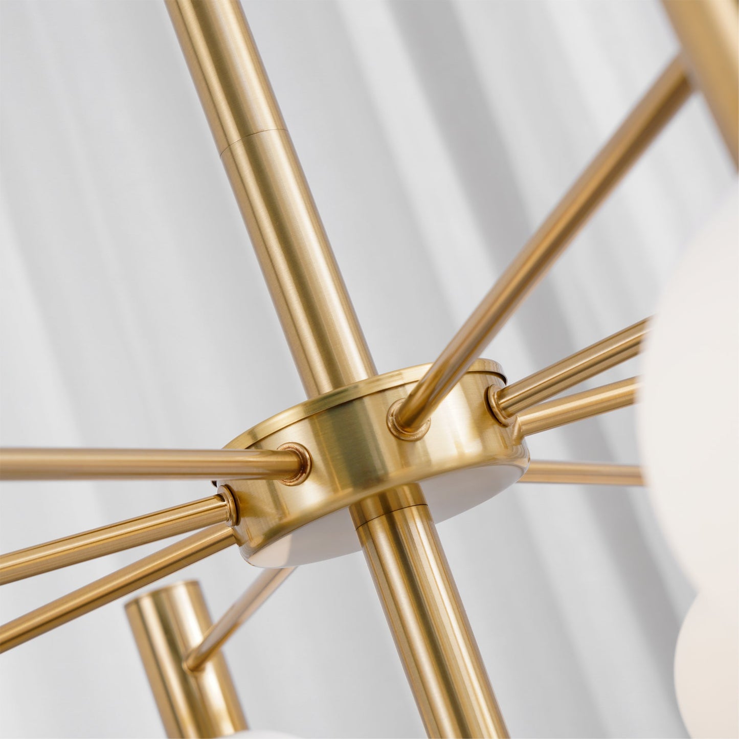 Selva Chandelier - Elegant Lighting Fixture with Adjustable Arms & Cry