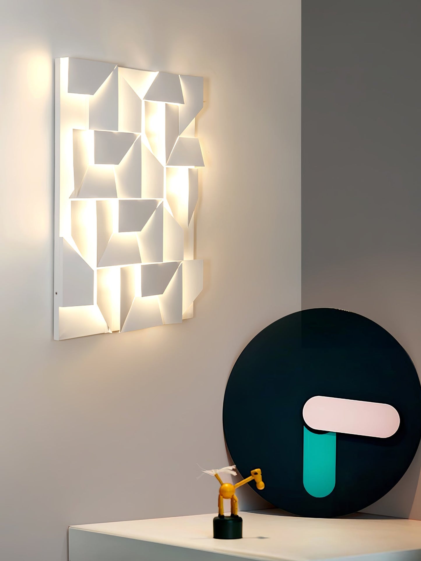 Shadows Grand Sconce - Elegant Wall Light with Adjustable Brightness