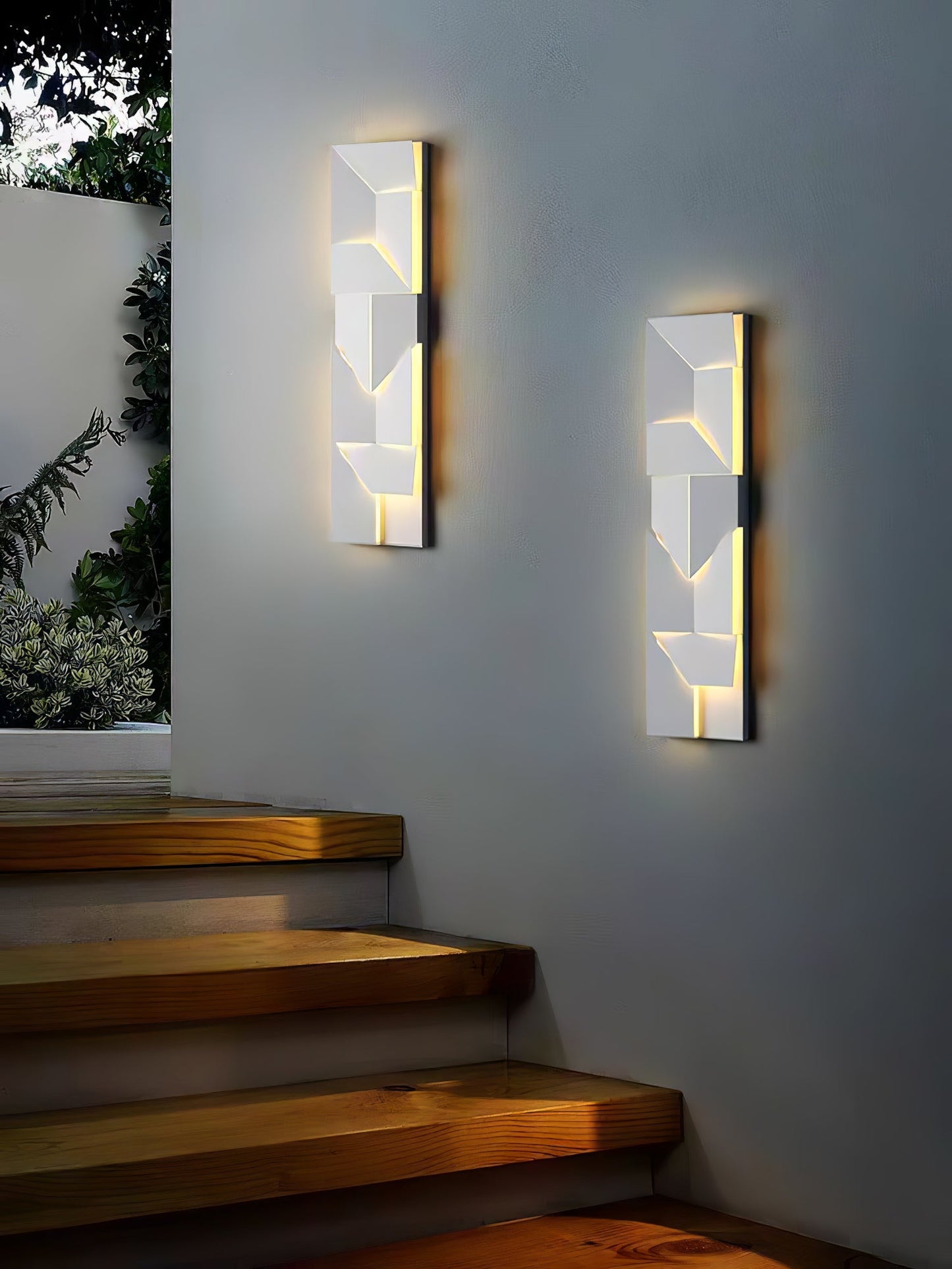 Shadows Grand Sconce - Elegant Wall Light with Adjustable Brightness