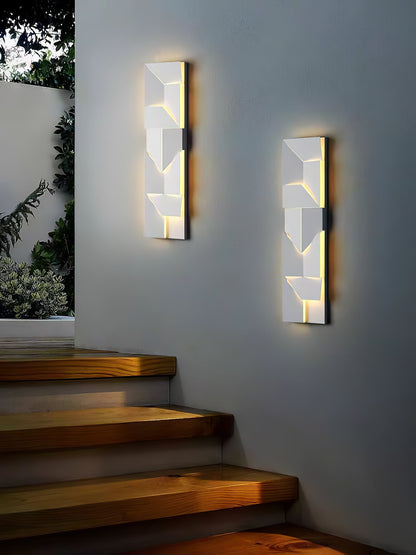 Shadows Grand Sconce - Elegant Wall Light with Adjustable Brightness