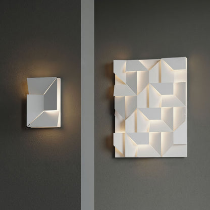 Shadows Grand Sconce - Elegant Wall Light with Adjustable Brightness