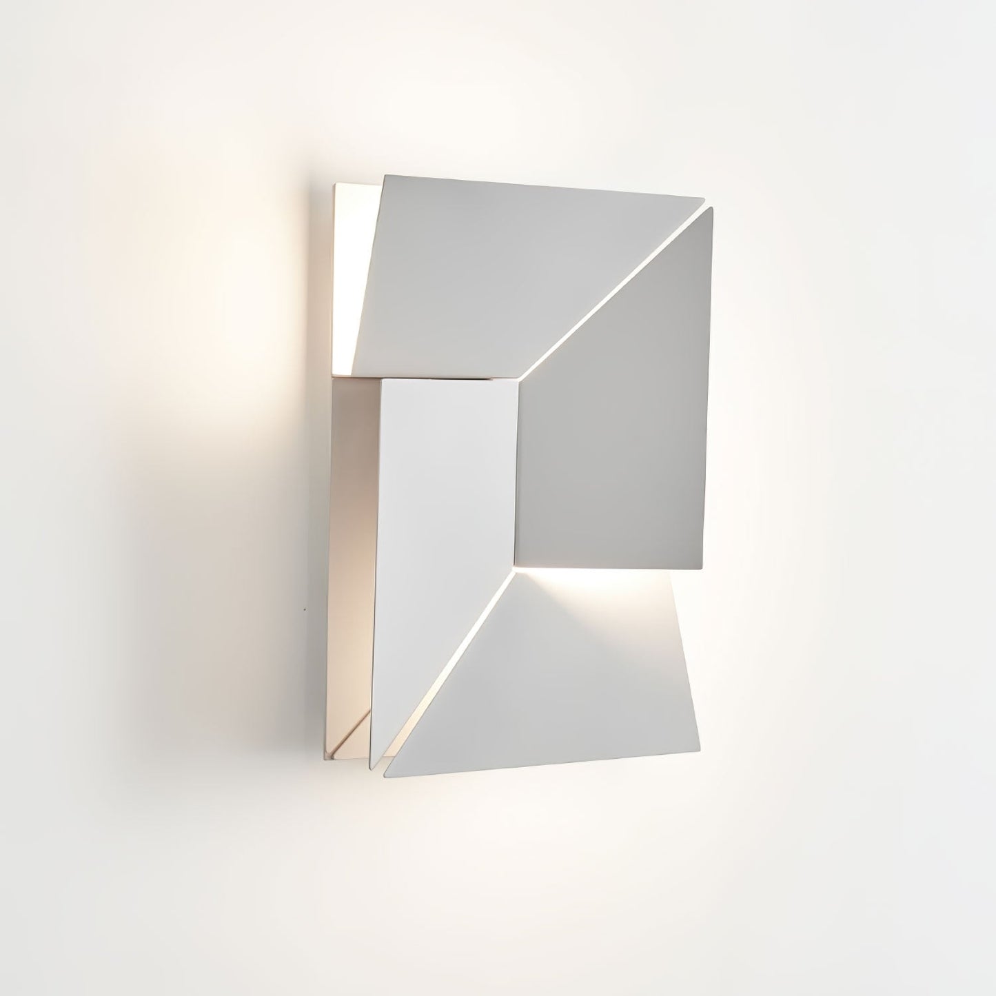 Shadows Grand Sconce - Elegant Wall Light with Adjustable Brightness