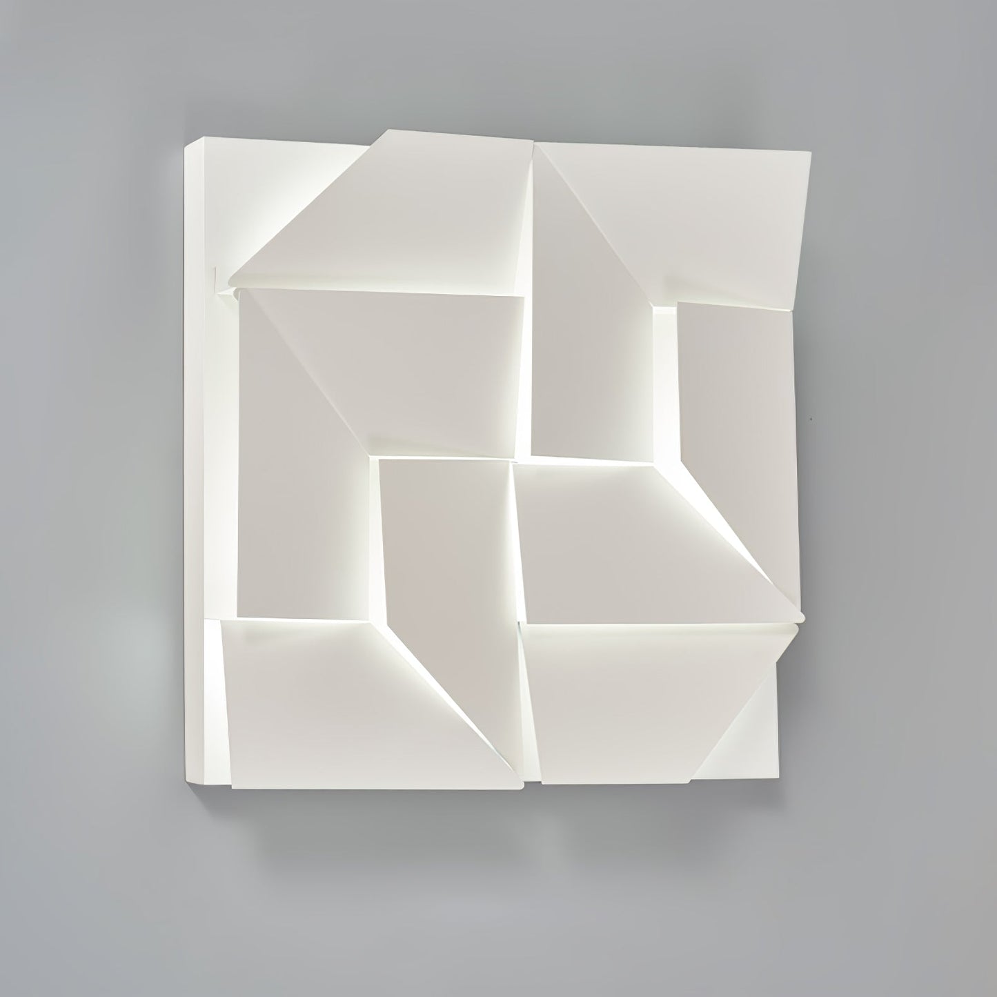 Shadows Grand Sconce - Elegant Wall Light with Adjustable Brightness