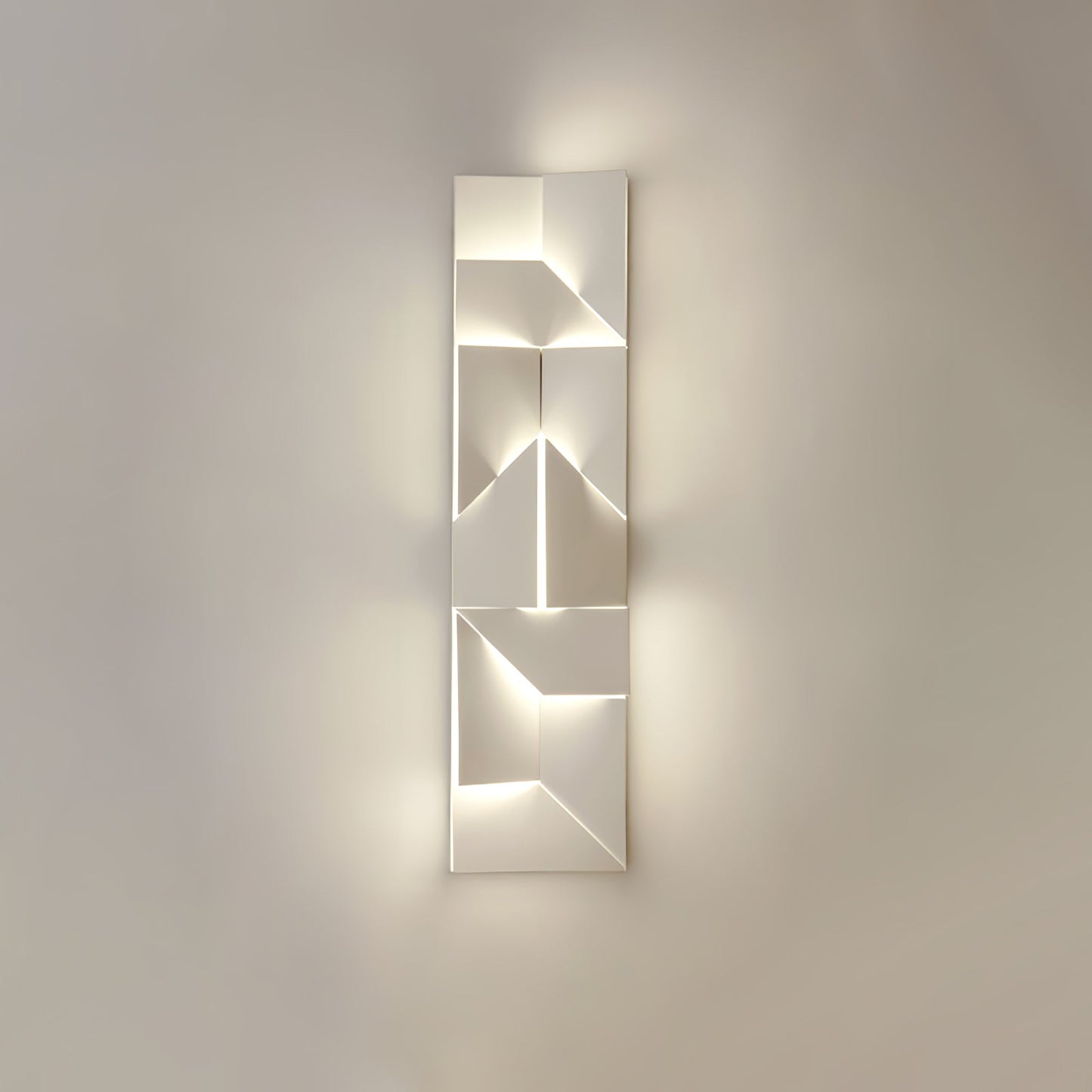 Shadows Grand Sconce - Elegant Wall Light with Adjustable Brightness