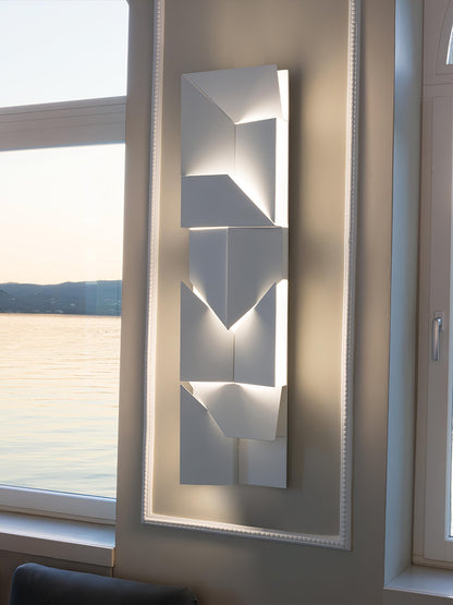 Shadows Grand Sconce - Elegant Wall Light with Adjustable Brightness