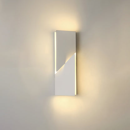 Shadows Grand Sconce - Elegant Wall Light with Adjustable Brightness