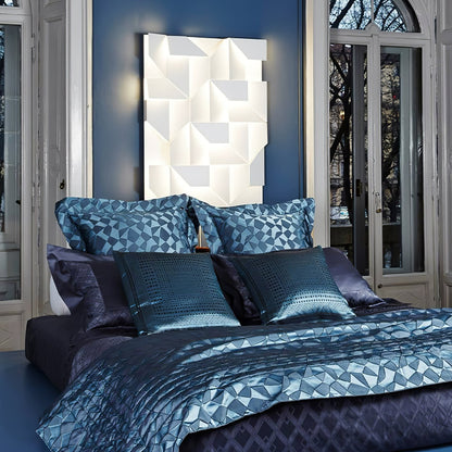 Shadows Grand Sconce - Elegant Wall Light with Adjustable Brightness