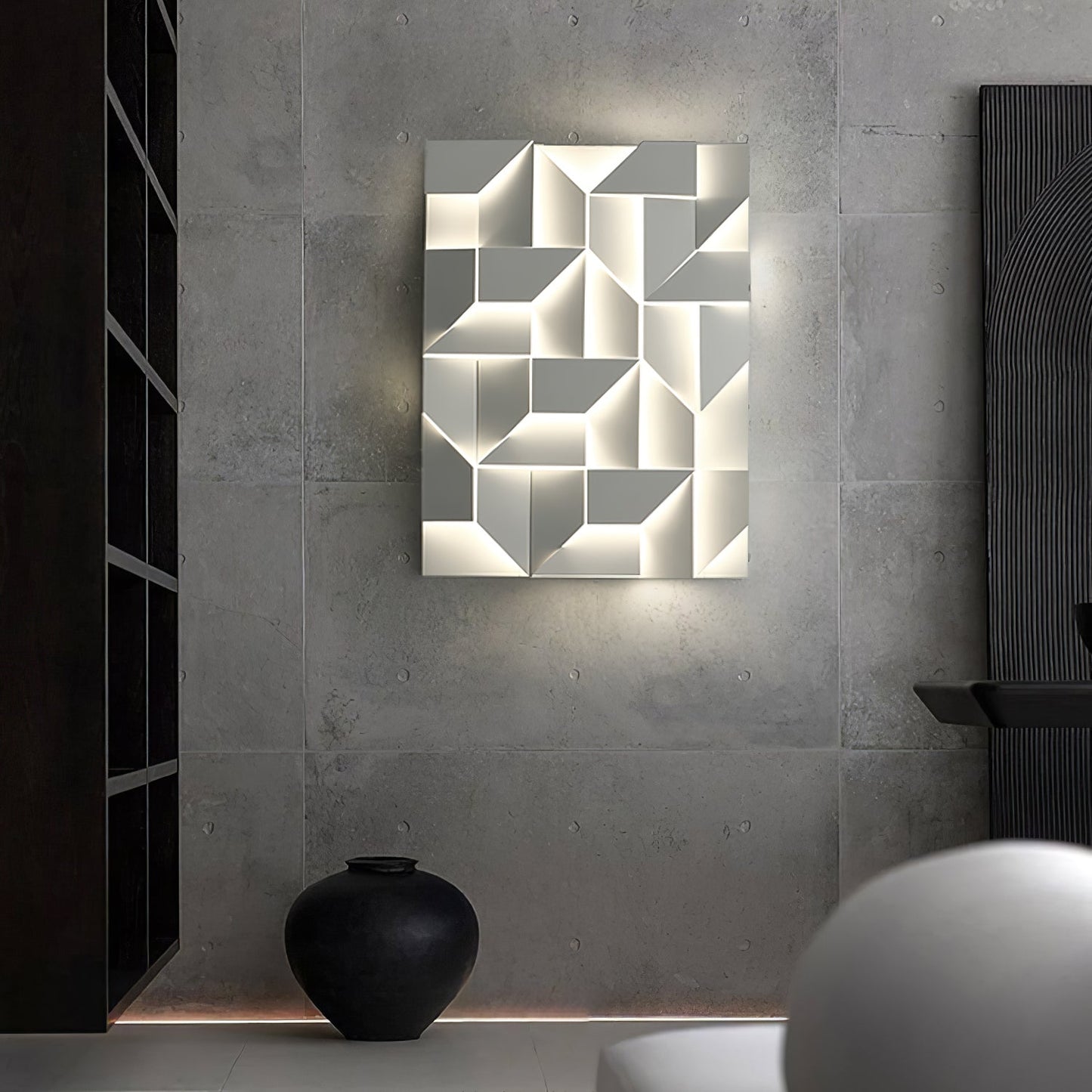 Shadows Grand Sconce - Elegant Wall Light with Adjustable Brightness