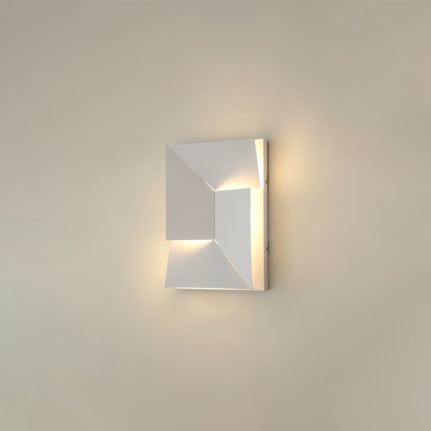 Shadows Grand Sconce - Elegant Wall Light with Adjustable Brightness