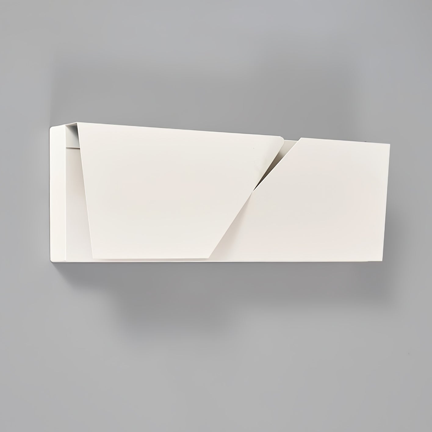 Shadows Grand Sconce - Elegant Wall Light with Adjustable Brightness