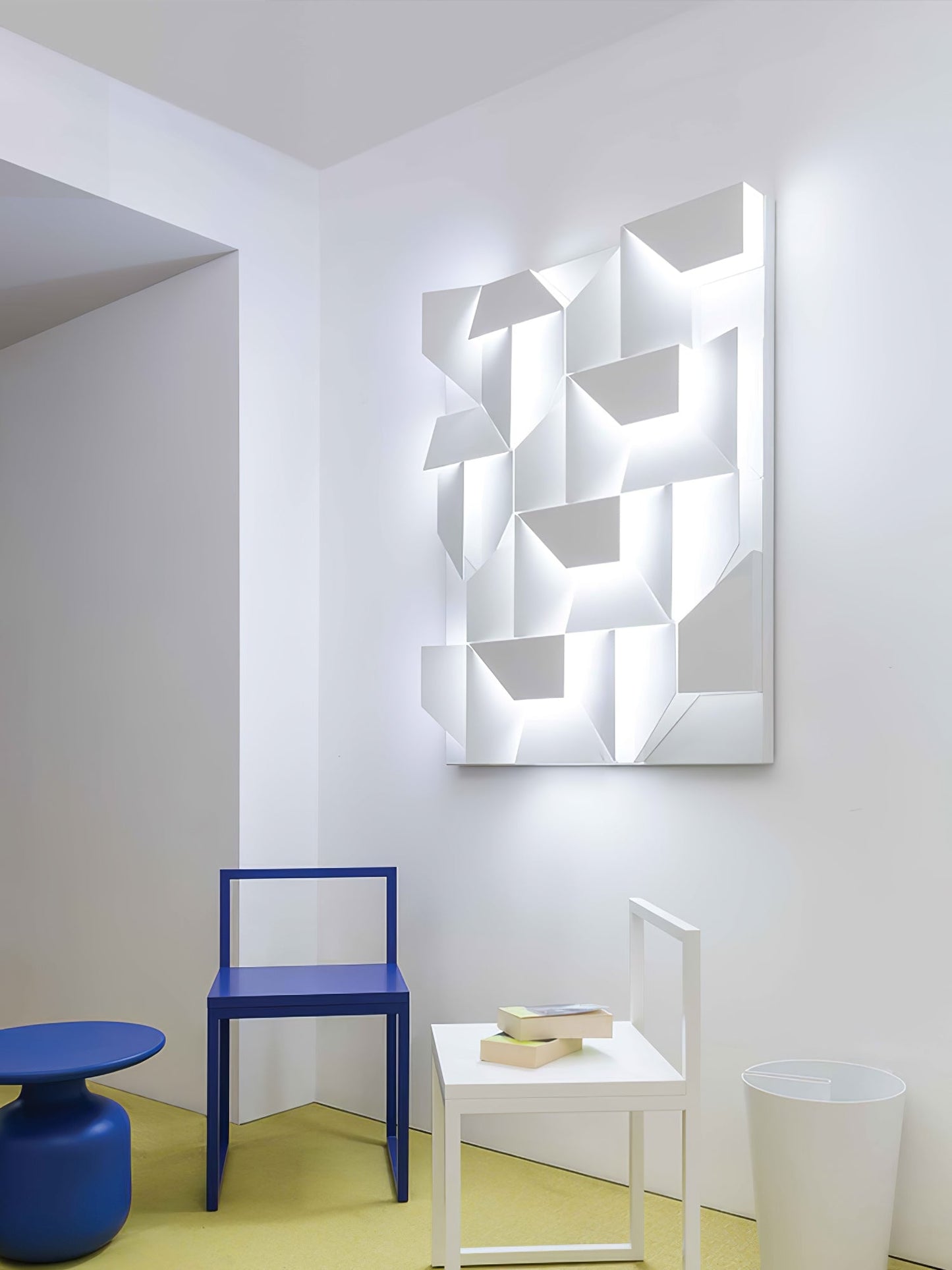 Shadows Grand Sconce - Elegant Wall Light with Adjustable Brightness