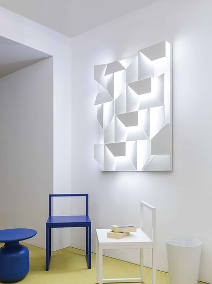 Shadows Grand Sconce - Elegant Wall Light with Adjustable Brightness