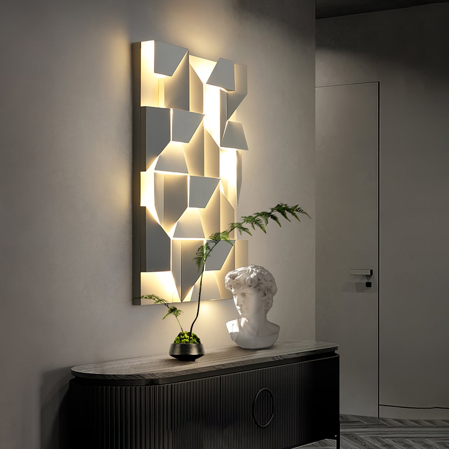 Shadows Grand Sconce - Elegant Wall Light with Adjustable Brightness