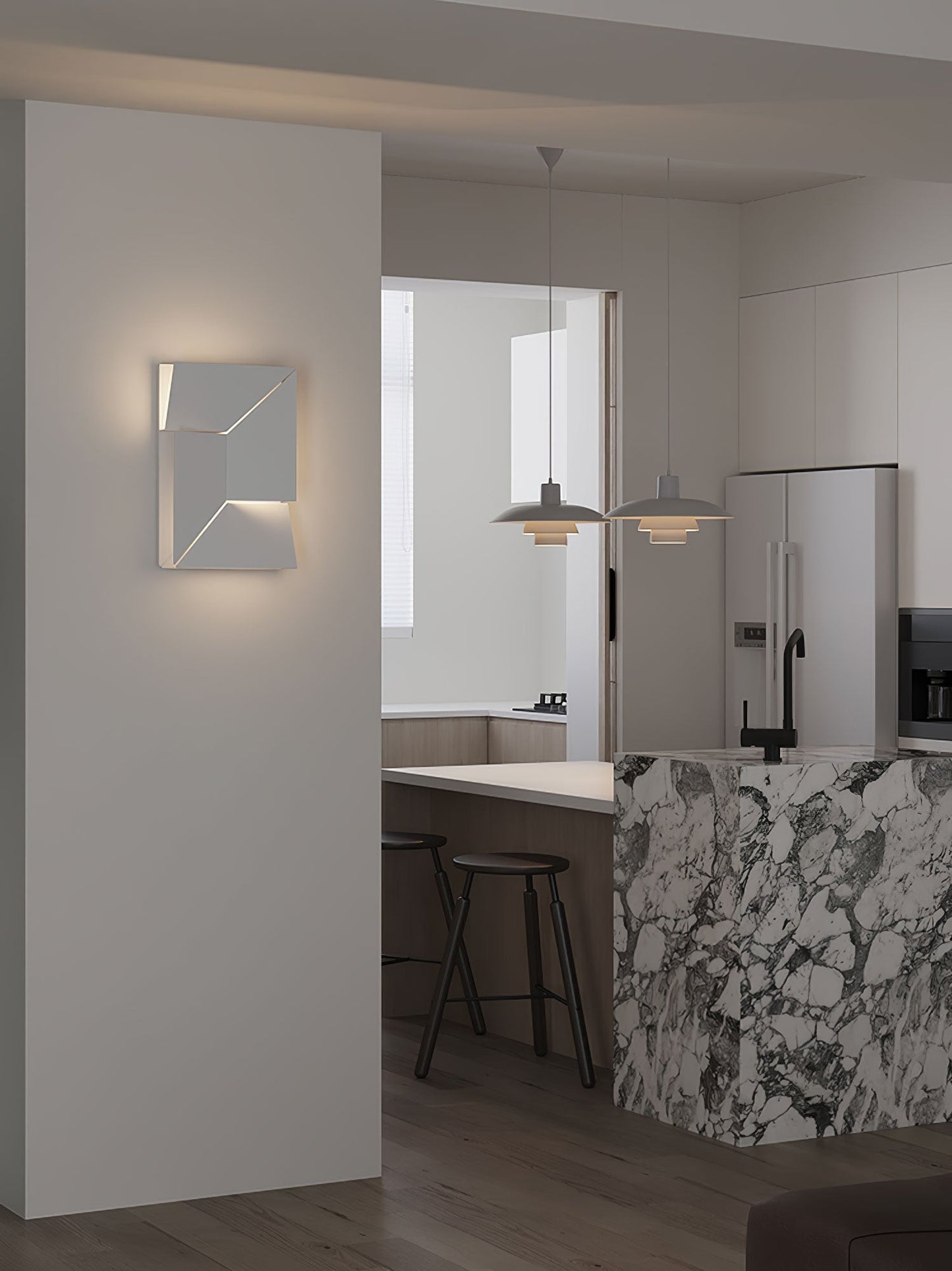 Shadows Grand Sconce - Elegant Wall Light with Adjustable Brightness
