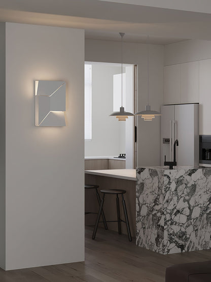 Shadows Grand Sconce - Elegant Wall Light with Adjustable Brightness