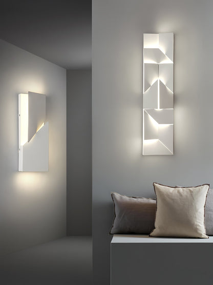 Shadows Grand Sconce - Elegant Wall Light with Adjustable Brightness