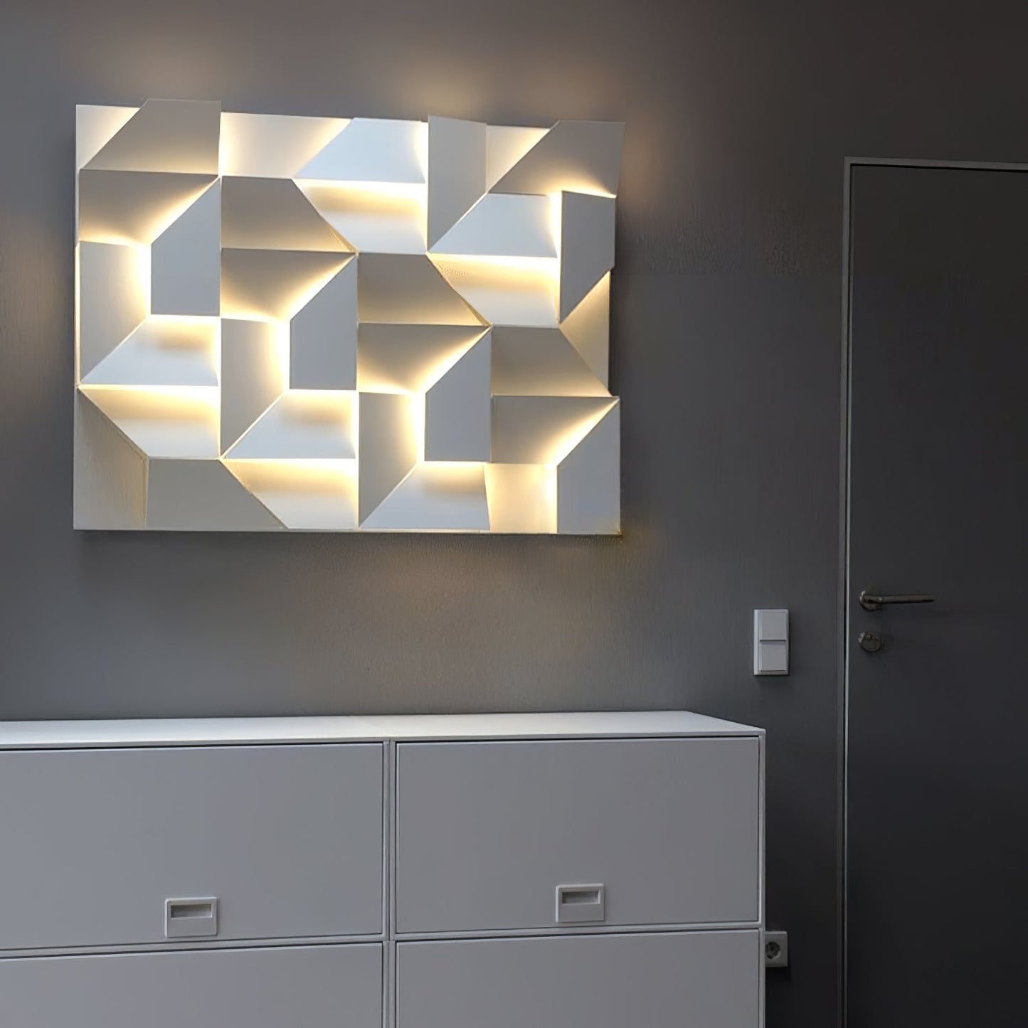 Shadows Grand Sconce - Elegant Wall Light with Adjustable Brightness