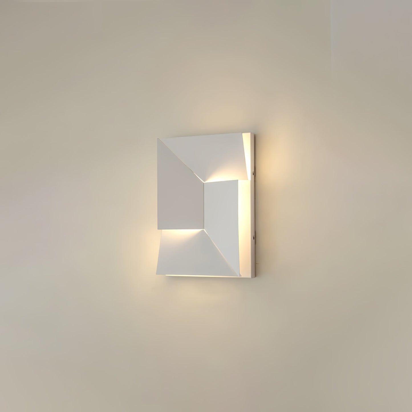Shadows Grand Sconce - Elegant Wall Light with Adjustable Brightness
