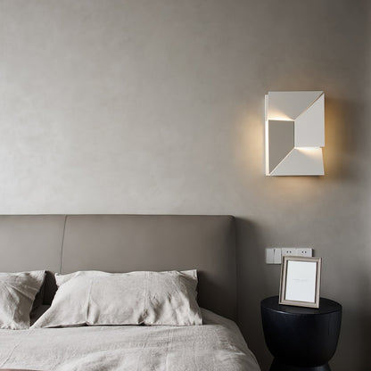 Shadows Grand Sconce - Elegant Wall Light with Adjustable Brightness