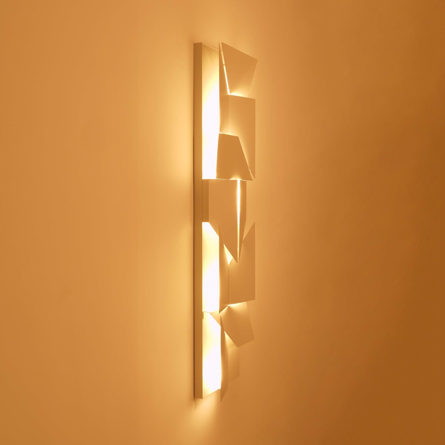 Shadows Grand Sconce - Elegant Wall Light with Adjustable Brightness