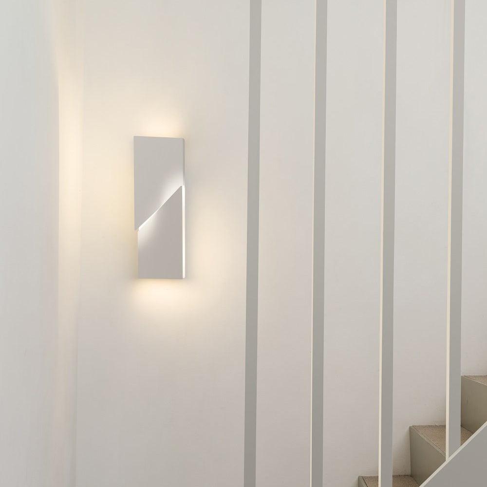Shadows Grand Sconce - Elegant Wall Light with Adjustable Brightness