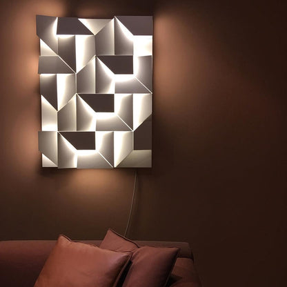 Shadows Grand Sconce - Elegant Wall Light with Adjustable Brightness