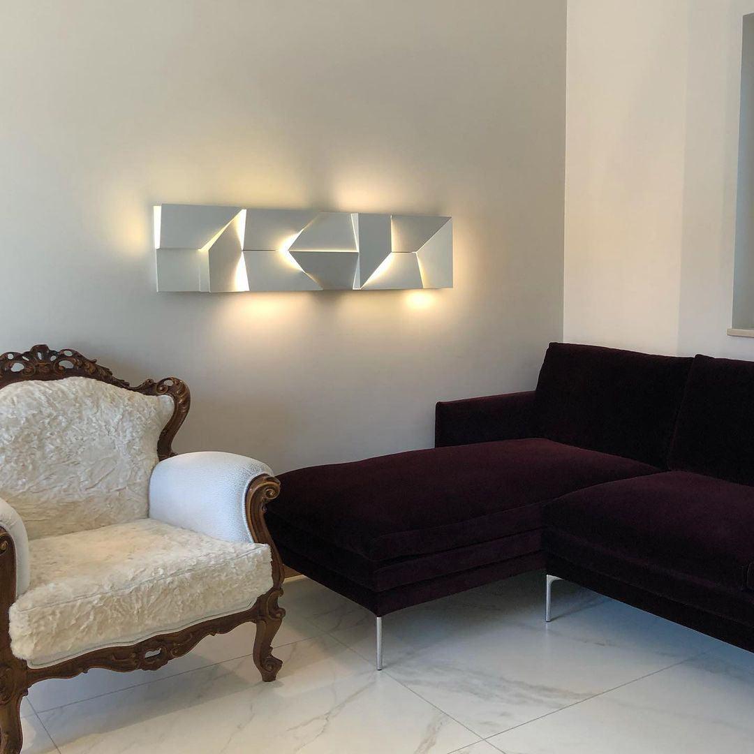 Shadows Grand Sconce - Elegant Wall Light with Adjustable Brightness