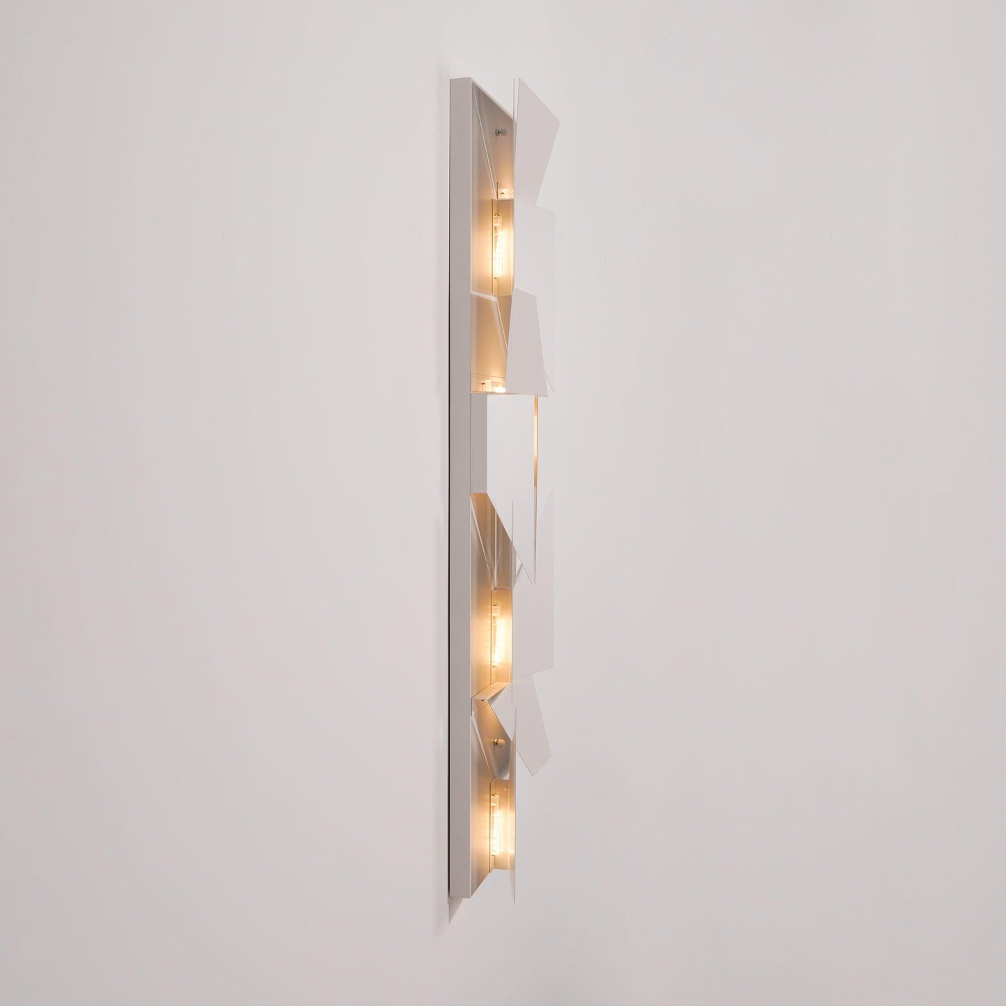 Shadows Grand Sconce - Elegant Wall Light with Adjustable Brightness