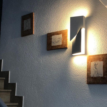 Shadows Grand Sconce - Elegant Wall Light with Adjustable Brightness
