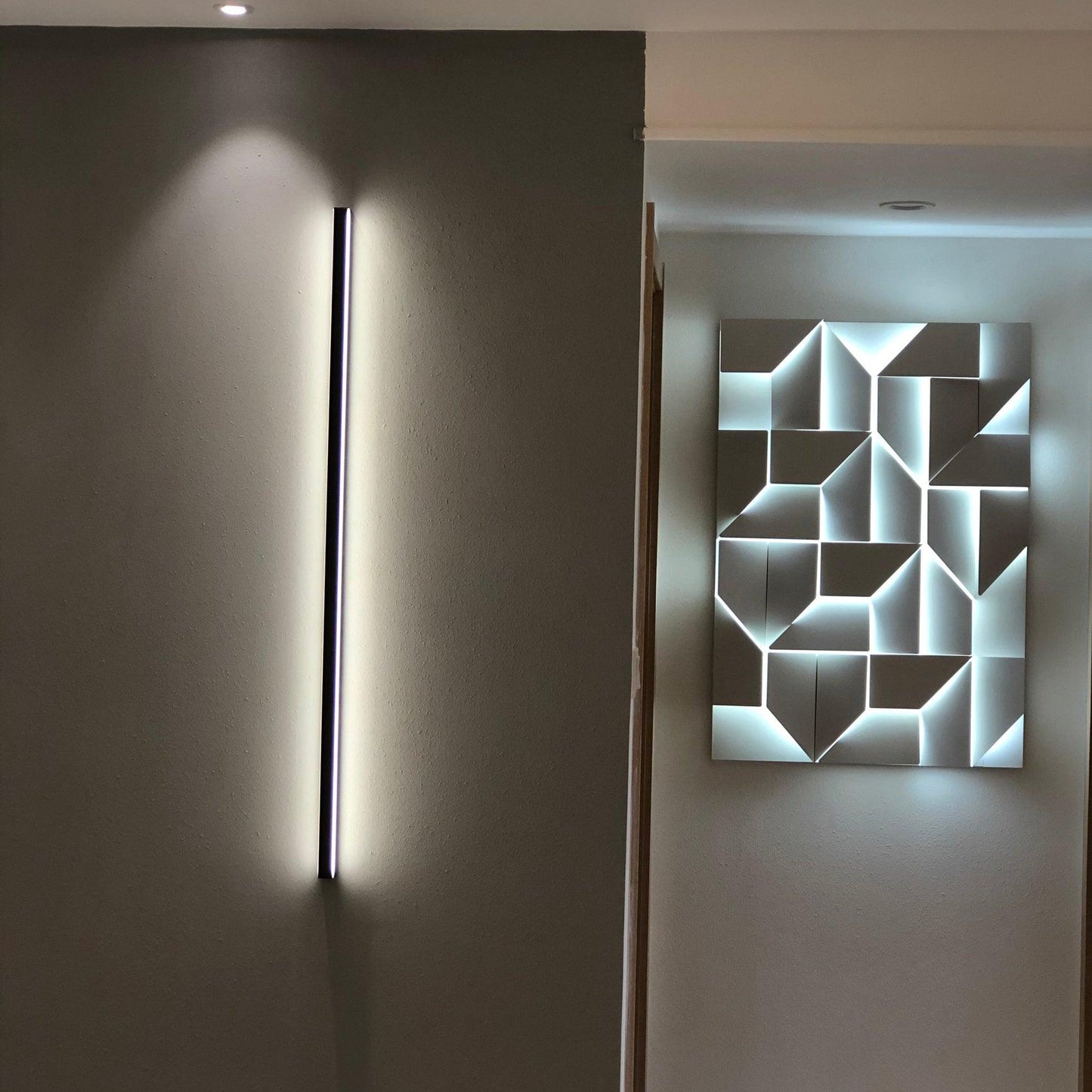 Shadows Grand Sconce - Elegant Wall Light with Adjustable Brightness