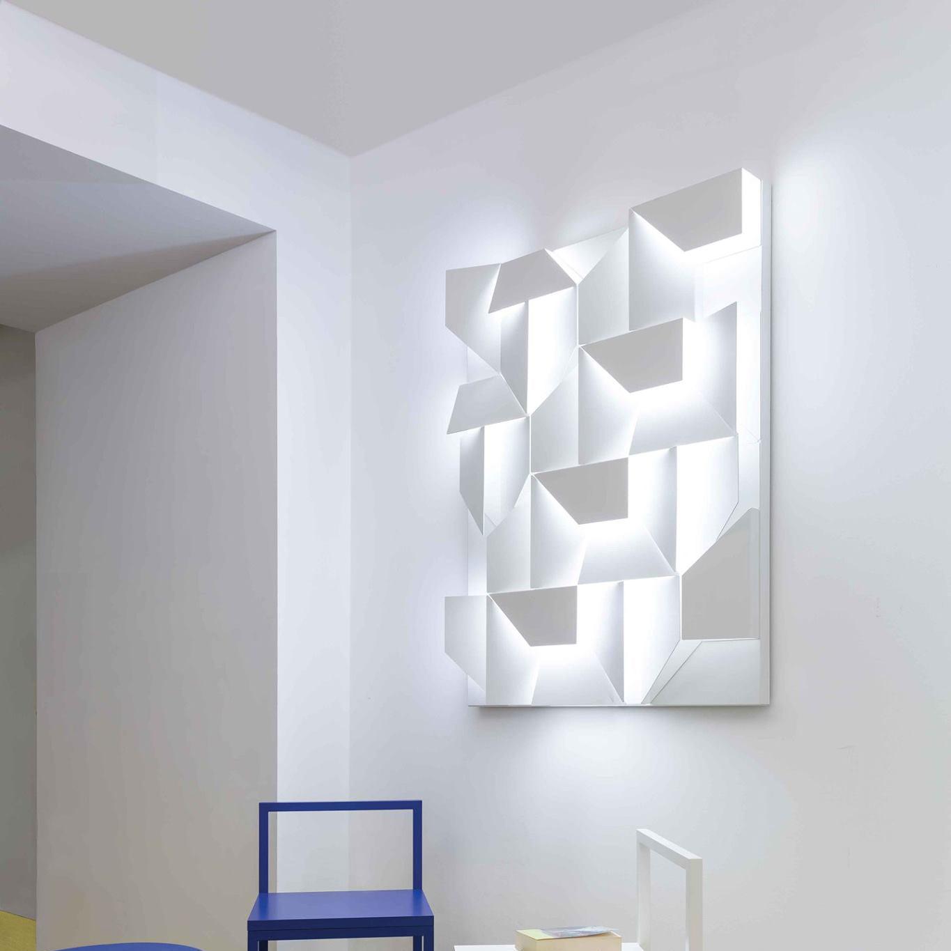 Shadows Grand Sconce - Elegant Wall Light with Adjustable Brightness