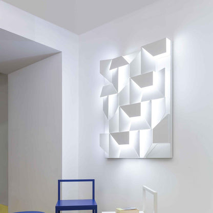 Shadows Grand Sconce - Elegant Wall Light with Adjustable Brightness