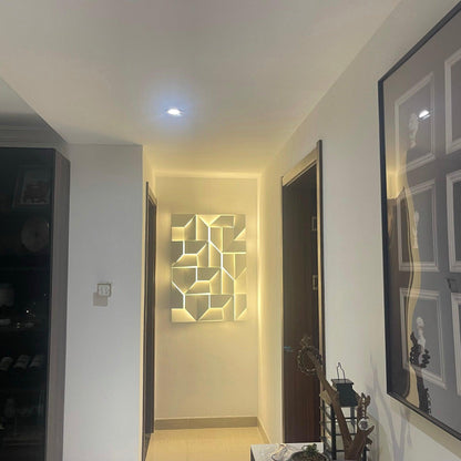 Shadows Grand Sconce - Elegant Wall Light with Adjustable Brightness