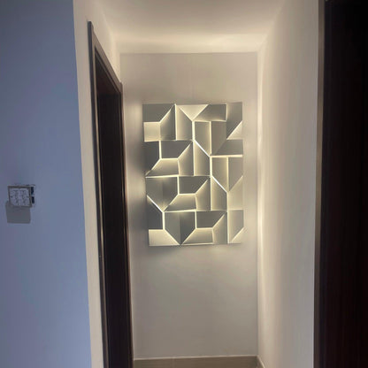 Shadows Grand Sconce - Elegant Wall Light with Adjustable Brightness