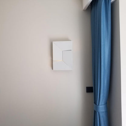 Shadows Grand Sconce - Elegant Wall Light with Adjustable Brightness