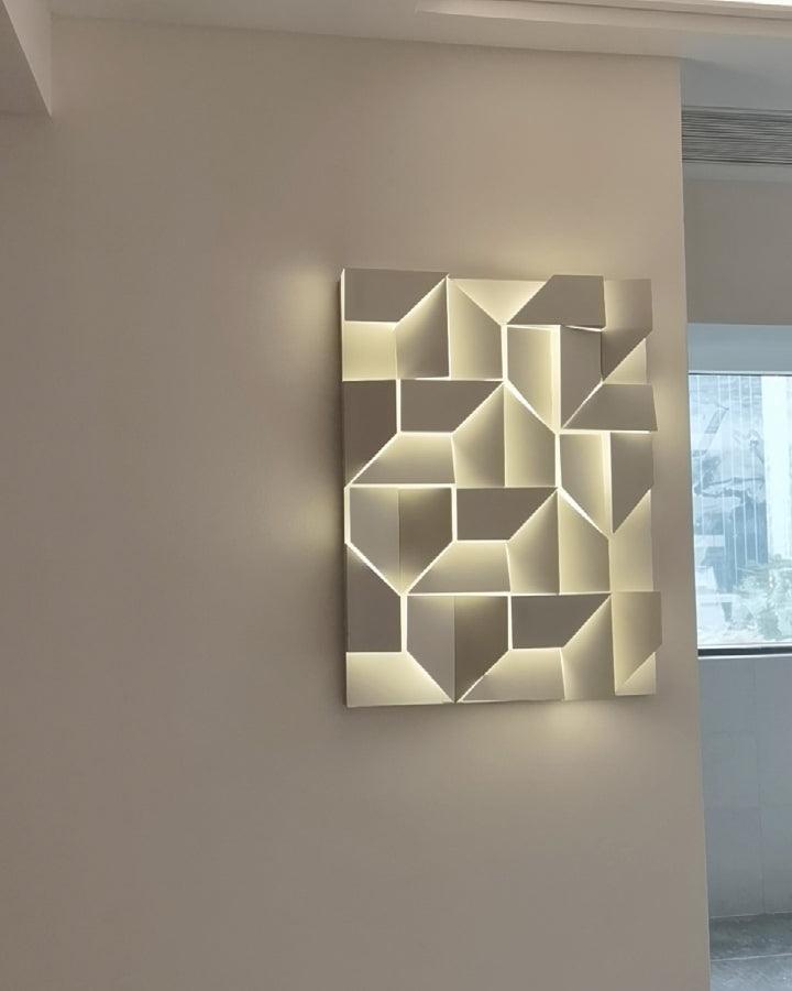 Shadows Grand Sconce - Elegant Wall Light with Adjustable Brightness