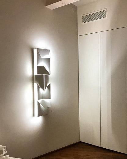 Shadows Grand Sconce - Elegant Wall Light with Adjustable Brightness