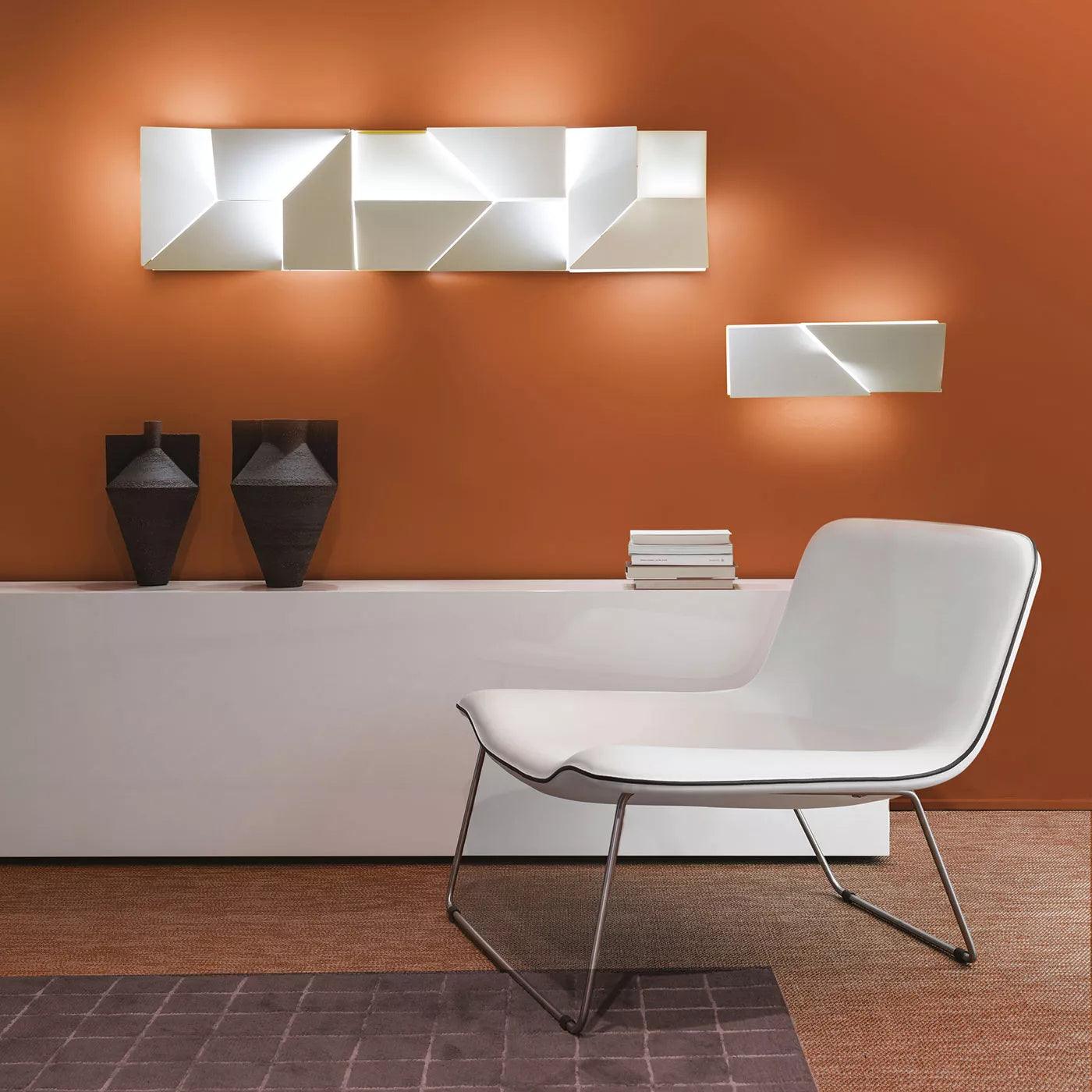 Shadows Grand Sconce - Elegant Wall Light with Adjustable Brightness