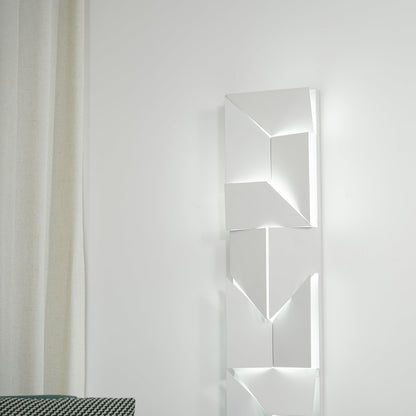 Shadows Grand Sconce - Elegant Wall Light with Adjustable Brightness